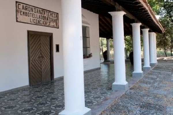 bodega-santa-teresa-b1